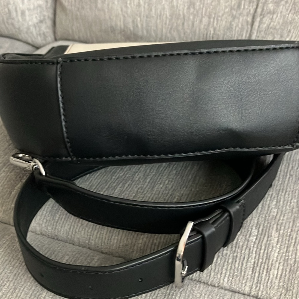 EUC Black & tan guess bag - Picture 12 of 14